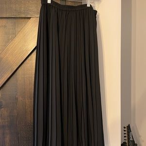 Black pleated skirt